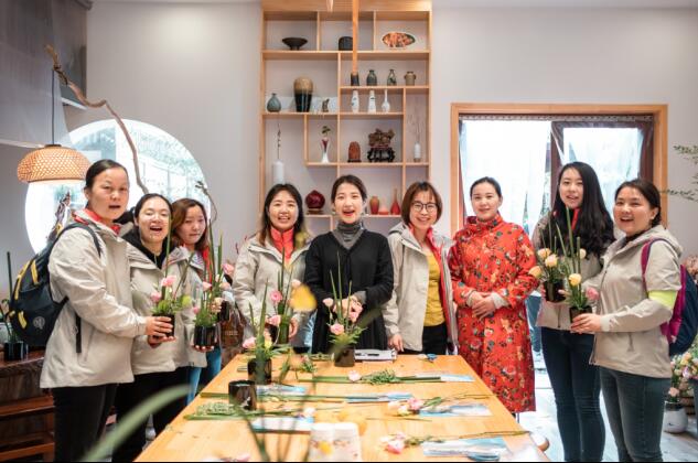 文化搭臺(tái)團(tuán)建唱戲——經(jīng)發(fā)地產(chǎn)開展全員文化拓展活動(dòng)