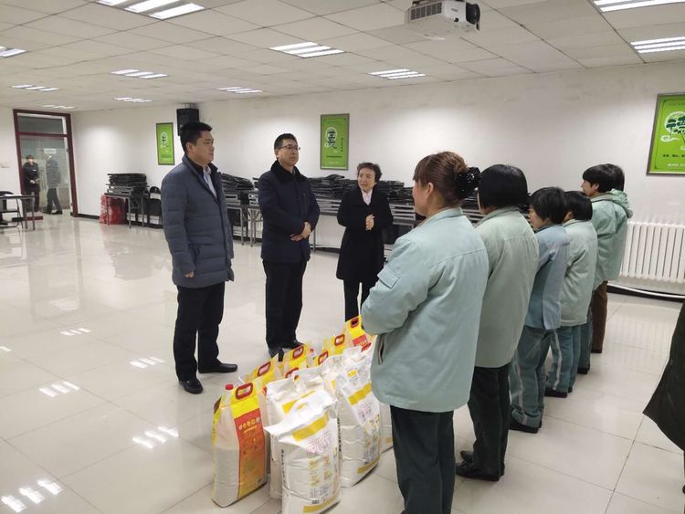 新春送溫暖 關(guān)懷暖人心 經(jīng)發(fā)物業(yè)開展一線困難職工慰問活動(dòng)